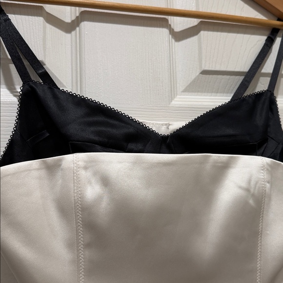 Aritzia - Picture 2 of 3